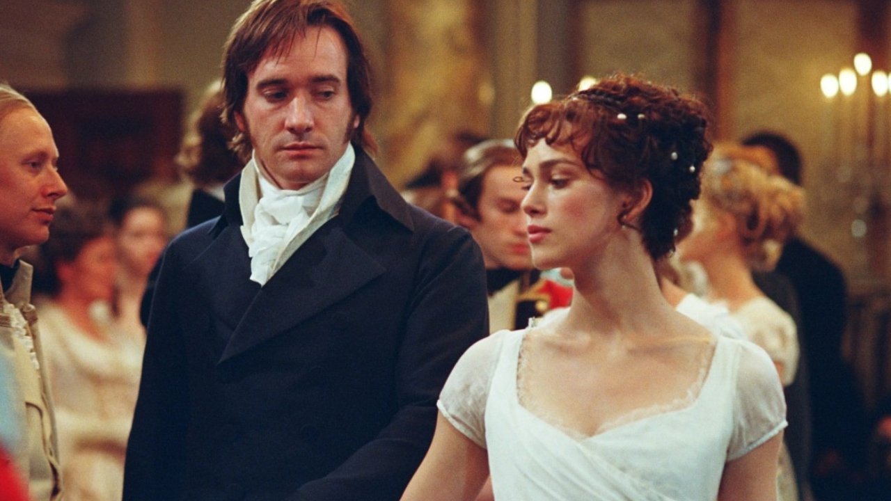 Keira Knigtley como Elizabeth Bennet e Matthew Macfadyen como Sr. Darcy em Orgulho e Preconceito 2005 - Divulgação/Distribuição @UniversalPictures.