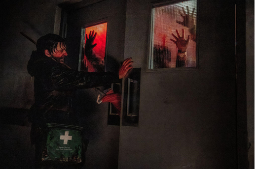  Resident Evil, do diretor de A Hora do Mal, ganha primeiro trailer